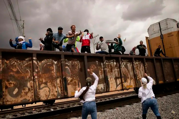 Acusa AMLO a mayoría de ministros de la Corte de proteger a Carmona