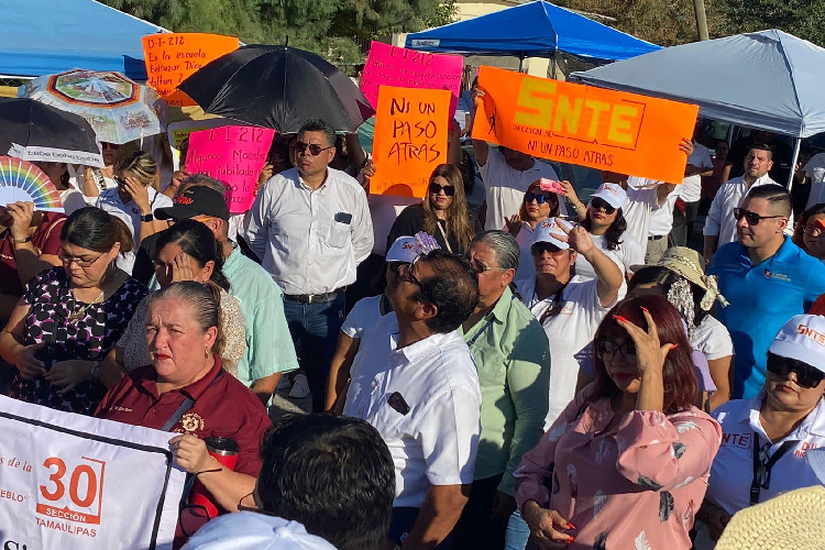 Amenaza Arnulfo a profes que no apoyan su paro