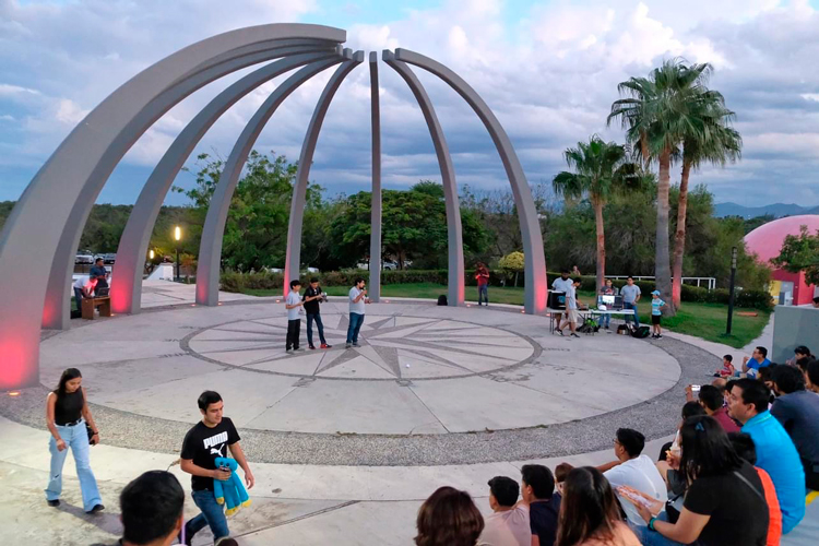Invitan observa eclipse solar desde el planetario del Tamux