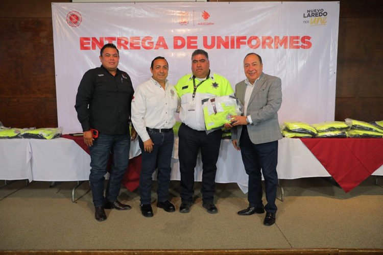 Dotan de nuevos uniformes a elementos de tránsito y vialidad » Muro ...