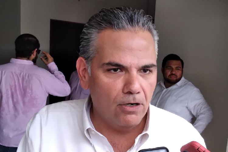 Destituye CEN a Carlos Solis; Paloma toma el control del PRI