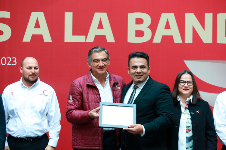 Entrega gobernador 117 mdp en becas y reconoce a los alumnos destacados de Tamaulipas