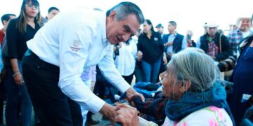 Guardia Estatal y personal de la SSPT reciben becas estatales