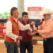 Escucha Ale a vecinos y comerciantes en el tianguis de Las Palmas