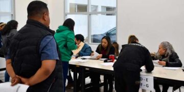 Guardia Estatal y personal de la SSPT reciben becas estatales