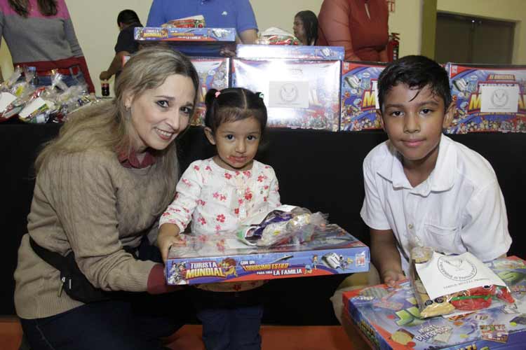 Ofrece UAT festejo infantil navideño a hijos del personal sindicalizado