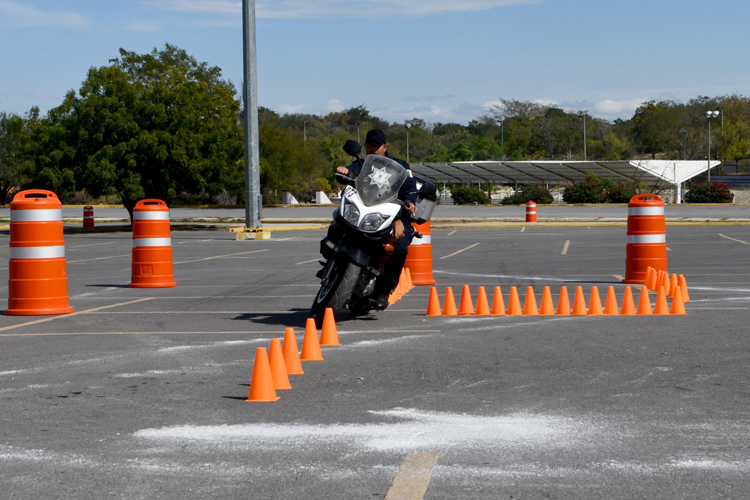 Capacita SSPT a elementos de la Guardia Estatal en manejo de motocicletas