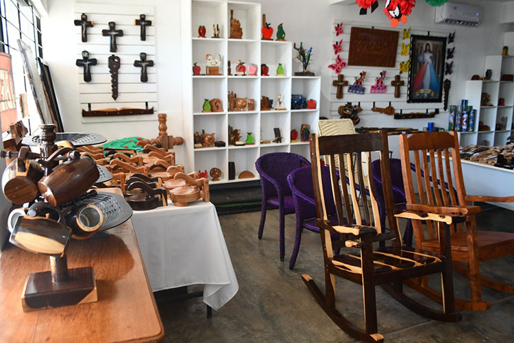 Cuenta Tienda CEDES con variedad de regalos para San Valentín