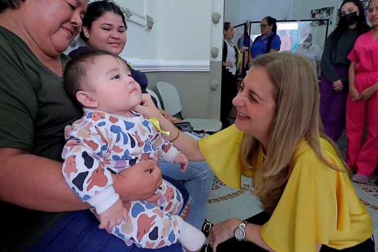 Inicia Aída Féres de Nader Campaña Contra el Cáncer Infantil en el DIF