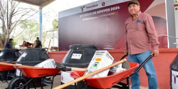 Benefician a familias de Padilla con la entrega de huertos de traspatio