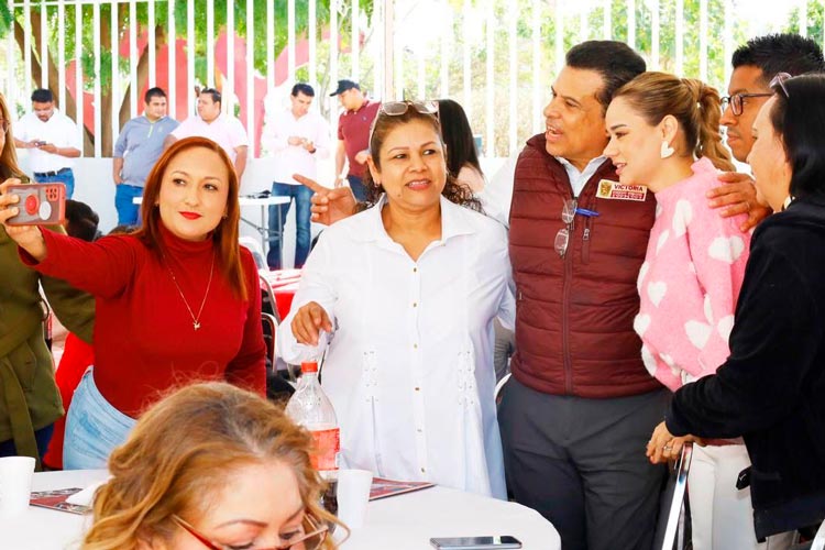 Celebran Lucy y Lalo Día del Amor y de la Amistad junto al equipo DIF Victoria
