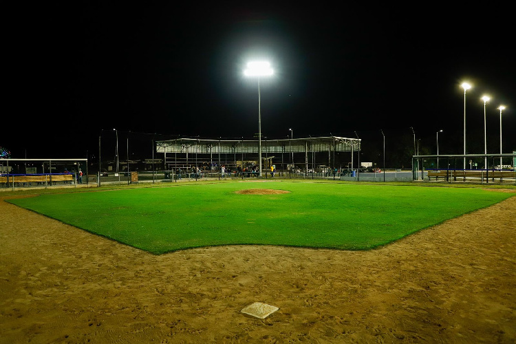 Inaugura Chucho Nader alumbrado en Parque de Beisbol