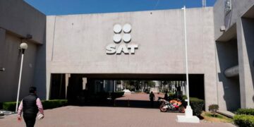 Impugnan más adeudos fiscales al SAT