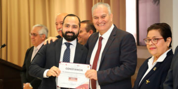 Entrega Gobierno de la Transformación generación de nuevos especialistas