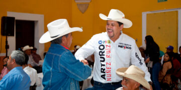 Mejores Refinerías y Certeza Laboral a Petroleros, Propone Chucho Nader