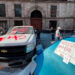 Normalistas de Ayotzinapa derriban puerta de Palacio Nacional