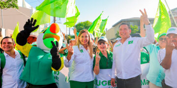 Infonavit Fundadores de Nuevo Laredo se Pinta de Verde con Maki y Geño