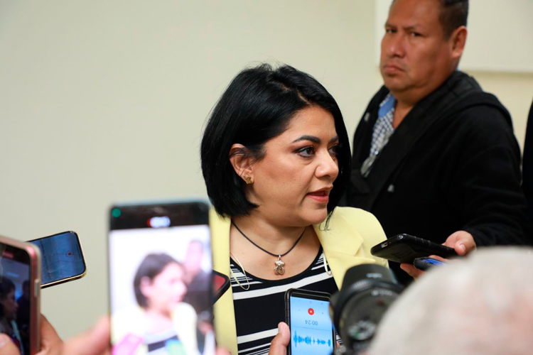 Úrsula hará campaña sin dejar Junta de Gobierno