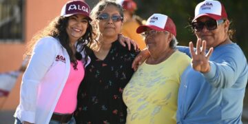Matamoros arropa a Olga Sosa para llevarla al Senado con Morena