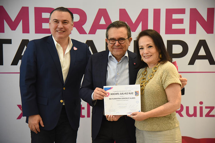 Entregan 300 nombramientos para promocionar a Xóchitl