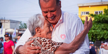 Cierra Almaraz 1ra semana punteando en encuestas y en los corazones victorenses