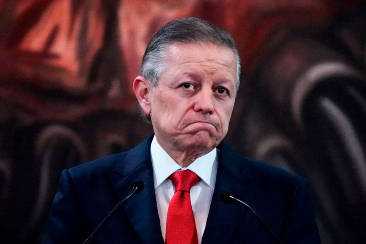 INE oculta currículos de sus empleados