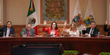 Carmen Lilia Canturosas pide licencia para ir por reelección