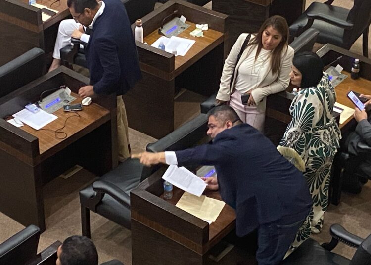 Frena PAN crédito para Nuevo Laredo; “Traidores y corruptos”, les grita Morena