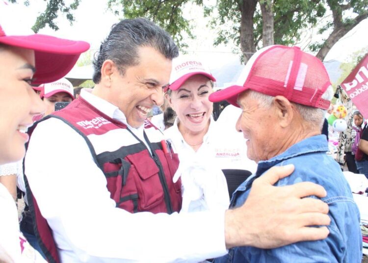Recorre Lalo Gattás tianguis y colonias en busca del voto ciudadano