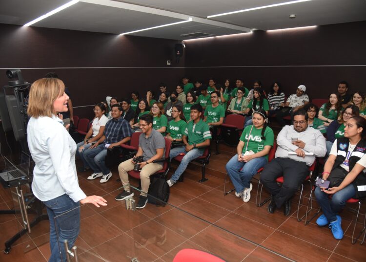 Se Compromete Rosa González con los Jóvenes de Tampico
