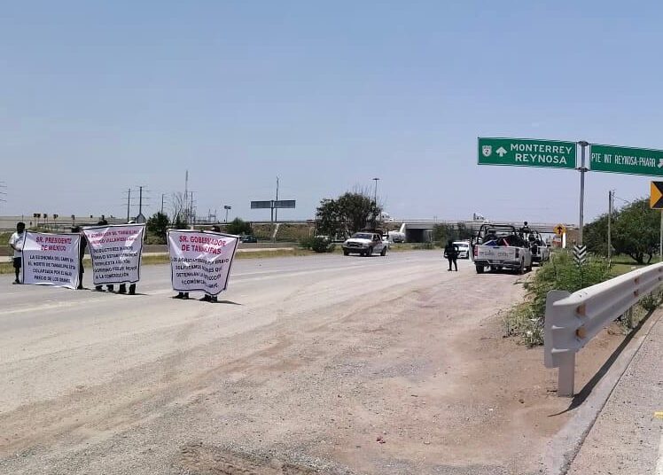 Bloquean productores de sorgo Puente internacional