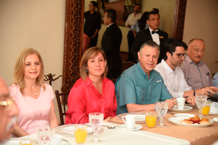 Notarios de Tampico Respaldan a Rosa González y Chucho Nader