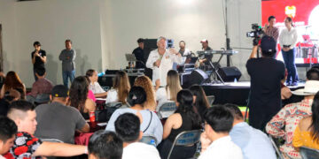 Respalda juventud neolaredense proyecto legislativo de Carlos Canturosas