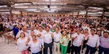 Asegura Rosa González que se Continuará Avanzando en Pavimentación de Calles