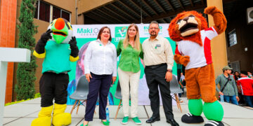 Dialogaron más de Mil universitarios con Maki Esther Ortiz Domínguez