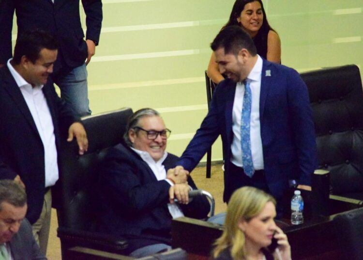 Ángel Covarrubias regresa al PAN; se disuelve PRI en Congreso