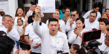 Entregan Constancia a Chucho Nader Como Diputado de Tampico y Madero
