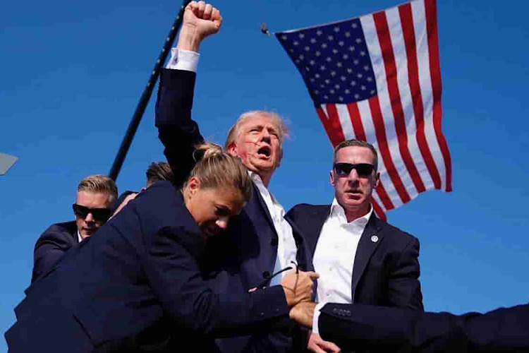 Hieren a Trump en acto de campaña en Pensilvania