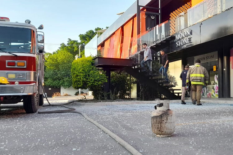 Explosión deja 6 heridos en Restaurante-bar