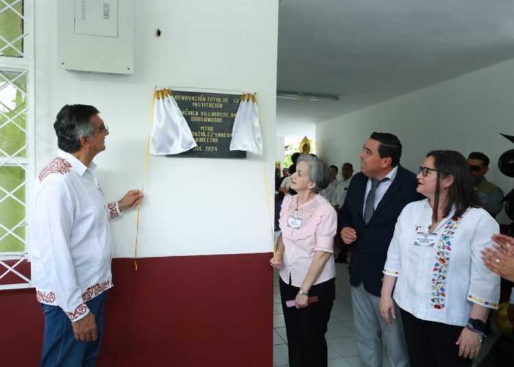 Apadrinan Américo y María a estudiantes de Xicoténcatl; presupuesto sin límites para becas