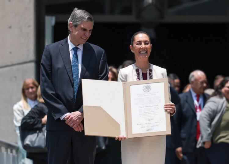 Claudia Sheinbaum recibe la constancia y es Presidenta electa de México