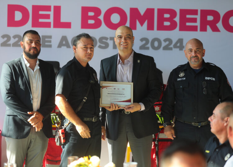 Conmemora Municipio día del bombero; reconocen a elementos de NLD