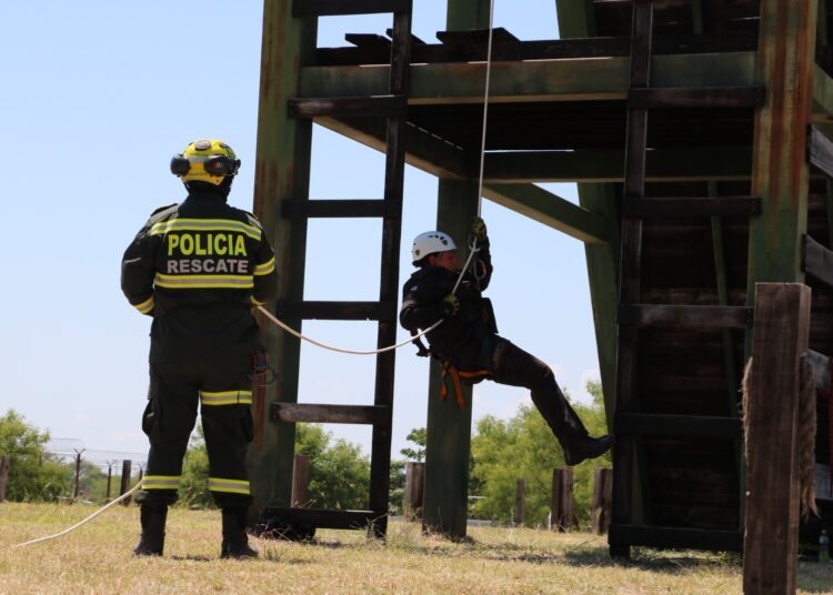 Policía de Colombia capacita a GE como Primer Respondiente en desastres