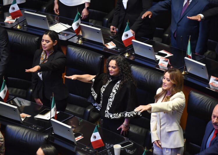 Olga Sosa rinde protesta como senadora y va por “plan C”