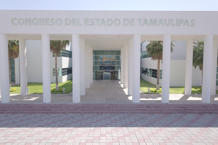 Ingresan a la UAT casi 10 mil alumnos, destaca Acosta González