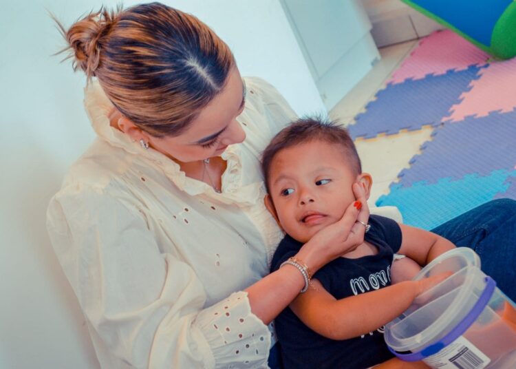 Lucy de Gattás visita y apoya actividades en el Centro DOWN