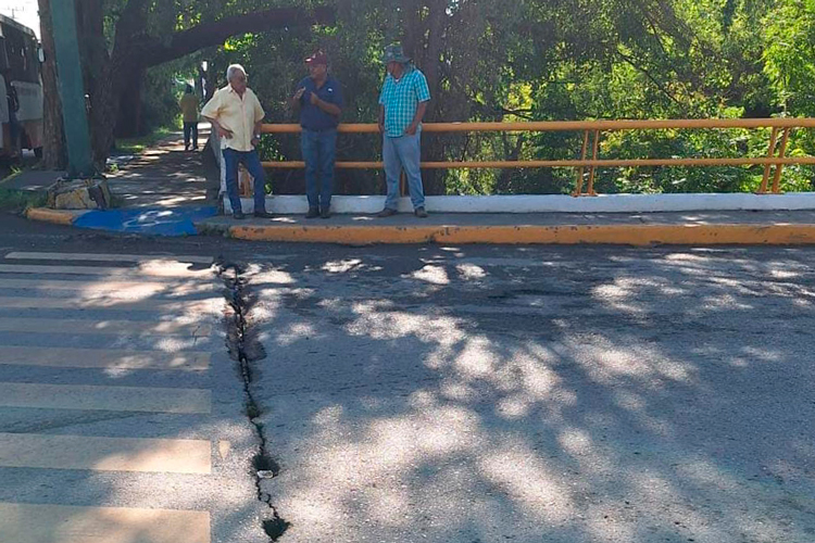 Supervisa Obras Públicas estructura de puentes viales de boulevares de la ciudad