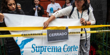 Caos en San Lázaro bloquean accesos para impedir aprobar reforma judicial
