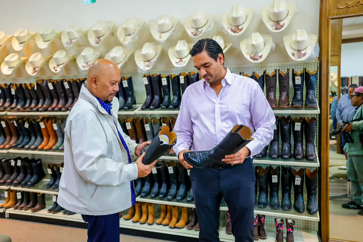 Recorrió Carlos Peña Ortiz con Embajador de Indonesia el Centro Histórico de Reynosa