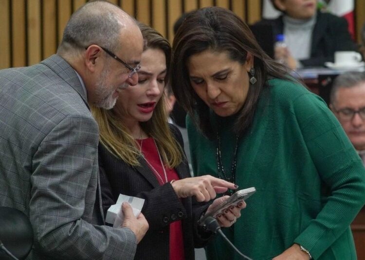 Pide Sheinbaum al INE aclarar cómo usará gasto para la elección de jueces